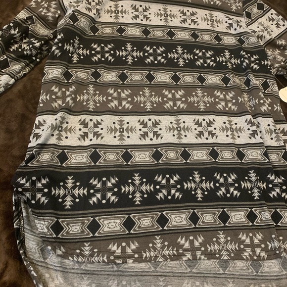 NWT: Festive soft material Top - Picture 3 of 3